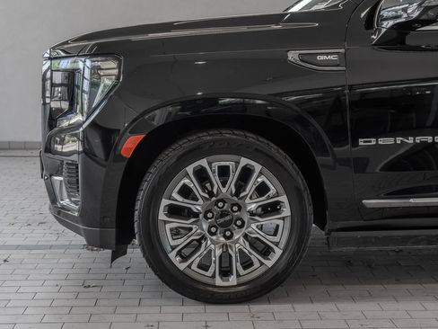 Used 2024 GMC Yukon XL Denali Ultimate AWD/4WD image 4