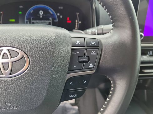 Used 2025 Toyota Camry SE FWD image 28