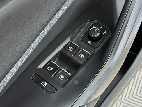 Used 2022 Volkswagen Jetta SE image 17