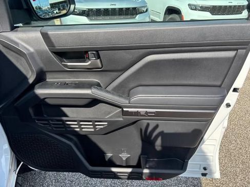 Used 2025 Toyota Tacoma TRD Off-Road AWD/4WD image 18