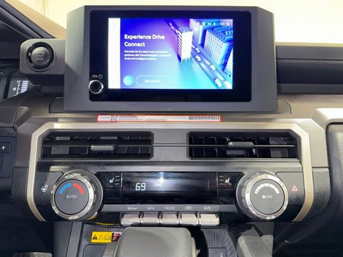 Certified 2025 Toyota Tacoma SR5 AWD/4WD image 24