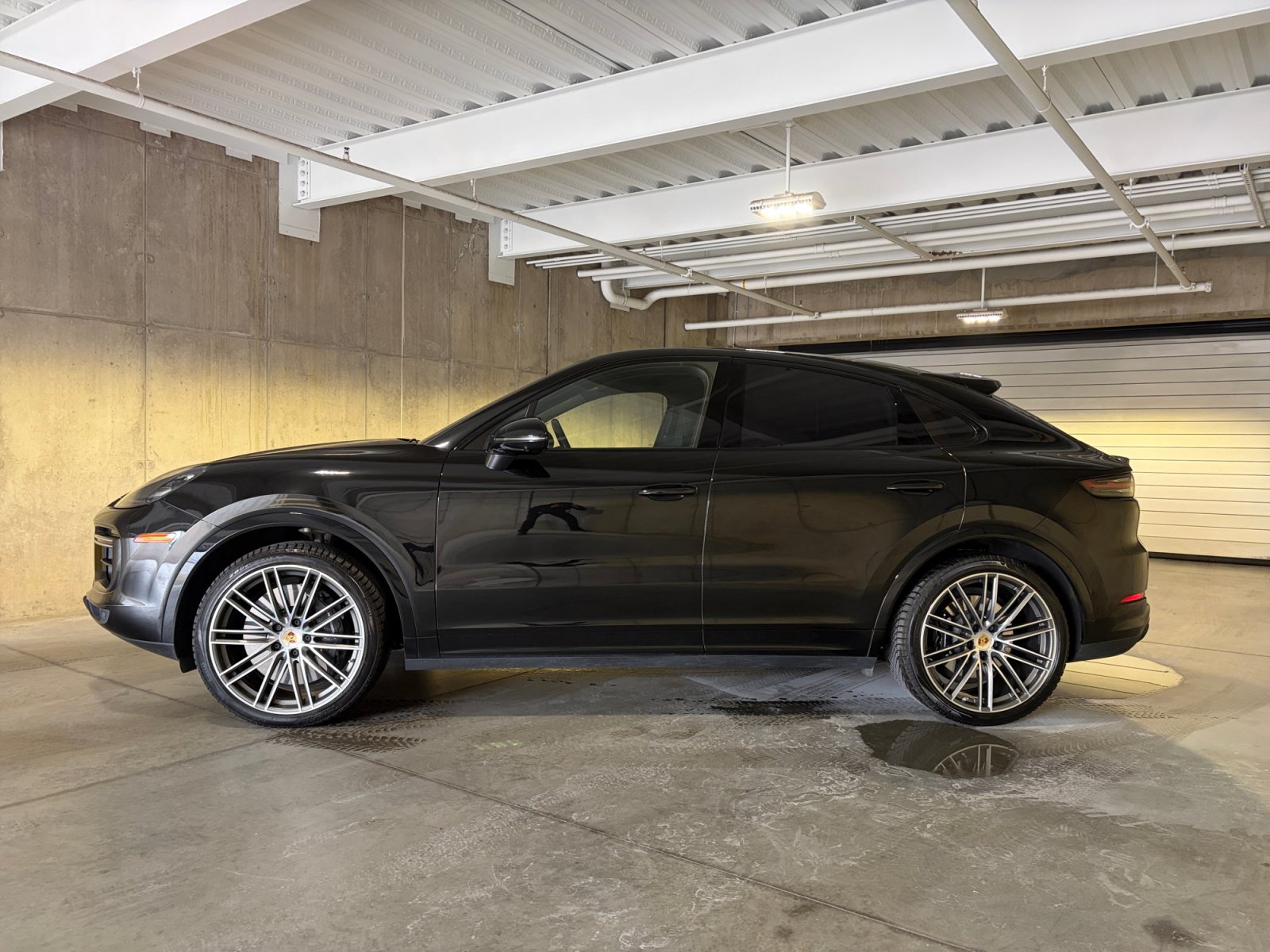 Certified 2023 Porsche Cayenne Turbo AWD/4WD image 2