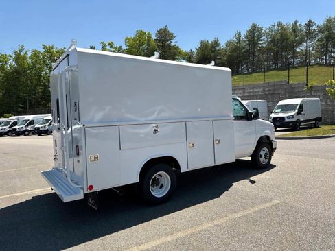 New 2027 Ford E-350 and Econoline 350 Super Duty w/ Power Equipment Group RWD image 4