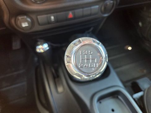 Used 2018 Jeep Wrangler Sport AWD/4WD image 27