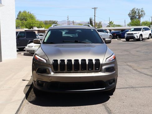 Used 2017 Jeep Cherokee Latitude w/ Comfort/Convenience Group image 16