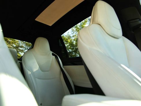 Used 2018 Tesla Model X 75D image 33