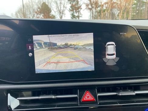 Used 2023 Kia Niro EX Touring image 13