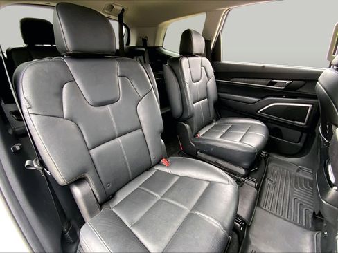 Used 2024 Kia Telluride EX w/ EX Captain's Chair Package FWD image 19