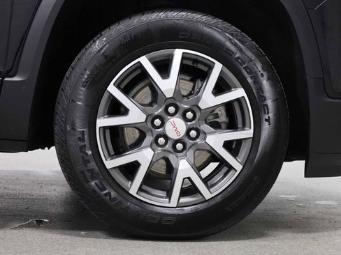 Used 2023 GMC Acadia SLE w/ Driver Convenience Package FWD image 12