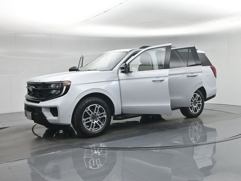 Used 2025 Ford Expedition Active image 6