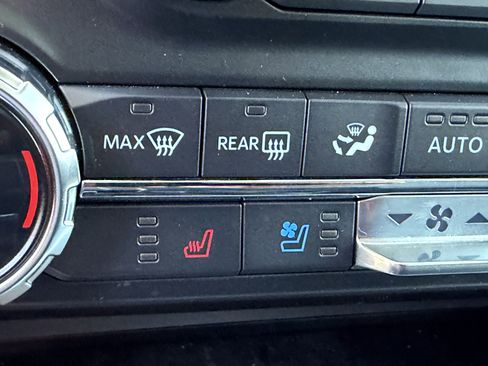 Used 2021 Ford F150 Lariat w/ Max Trailer Tow Package image 27