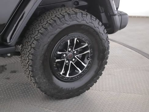 Used 2025 Jeep Wrangler Unlimited Rubicon AWD/4WD image 14