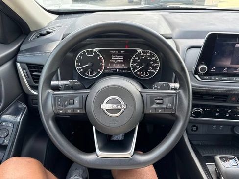 Used 2024 Nissan Rogue S FWD image 14