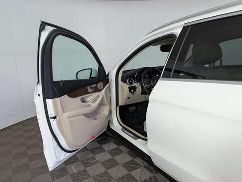 Used 2021 Mercedes-Benz GLC 300 4MATIC image 15