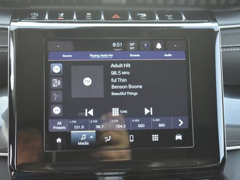 Used 2023 Jeep Grand Cherokee Laredo image 26