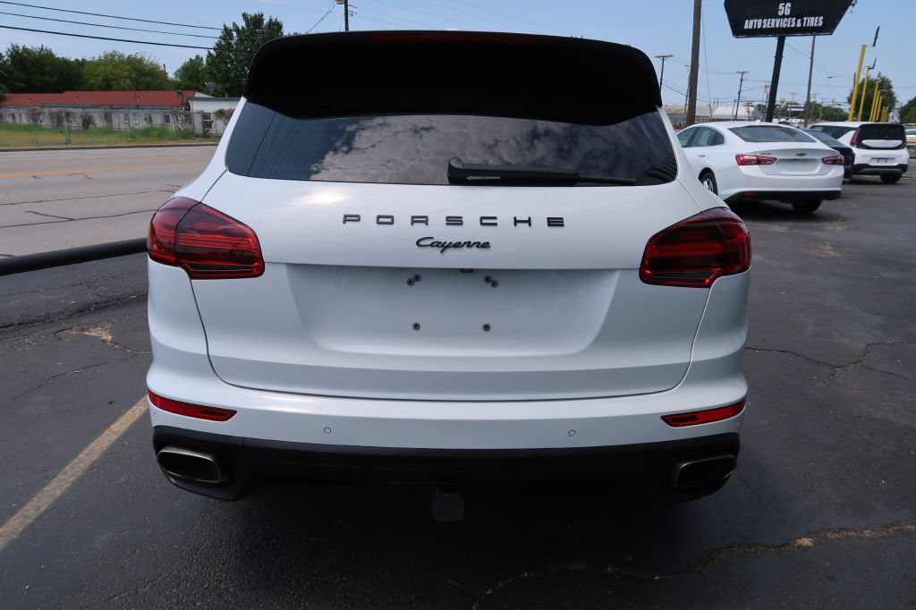Used 2017 Porsche Cayenne AWD/4WD image 5