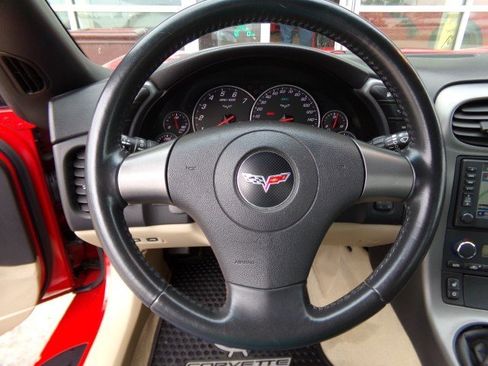 Used 2006 Chevrolet Corvette Convertible w/ Preferred Equipment Group RWD image 19