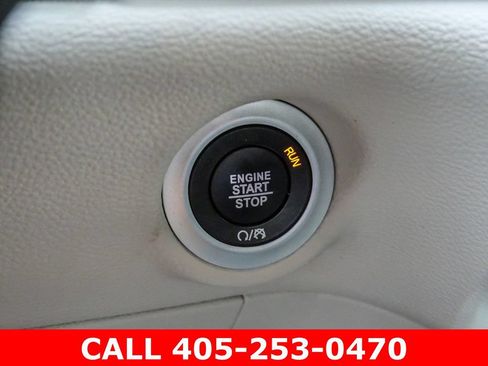 Used 2024 Chrysler Pacifica Limited FWD image 34