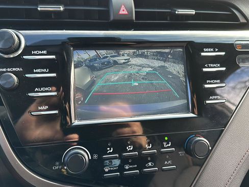 Used 2019 Toyota Camry LE image 18