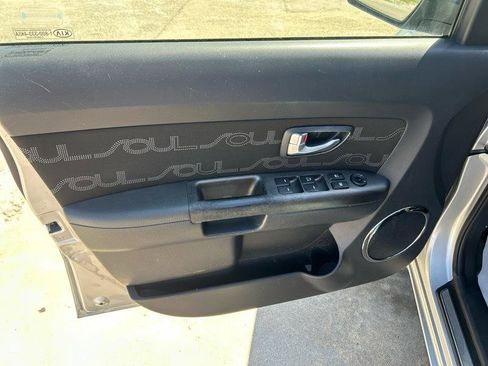 Used 2012 Kia Soul + image 6