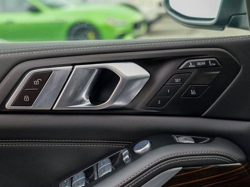 Used 2024 BMW X7 xDrive40i image 17