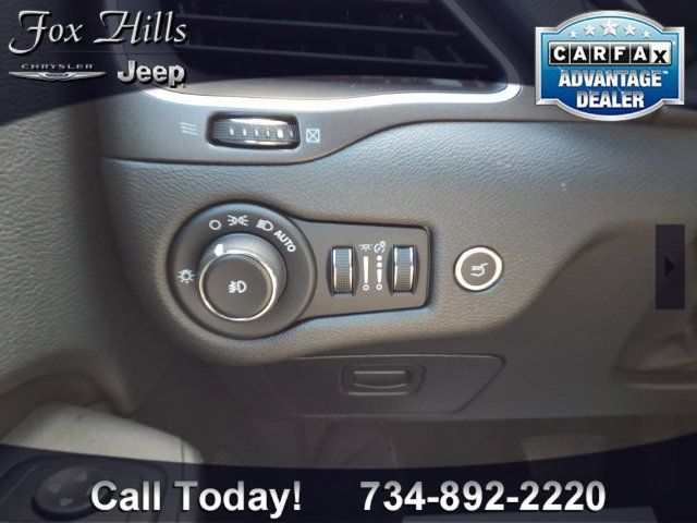 Used 2019 Jeep Cherokee Trailhawk AWD/4WD image 16