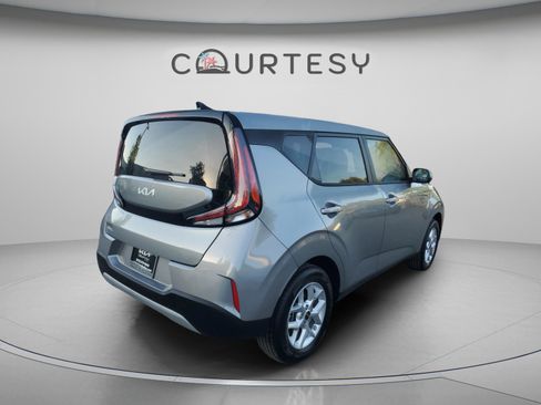 Certified 2025 Kia Soul LX w/ LX Technology Package FWD image 3