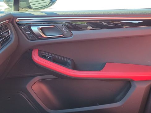 Certified 2021 Porsche Macan S AWD/4WD image 23