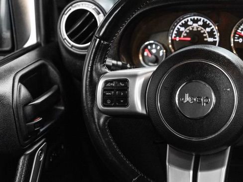 Used 2016 Jeep Wrangler Unlimited Rubicon image 17