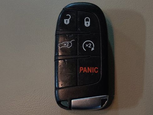 Used 2014 Jeep Grand Cherokee Limited w/ Trailer Tow Group IV image 32