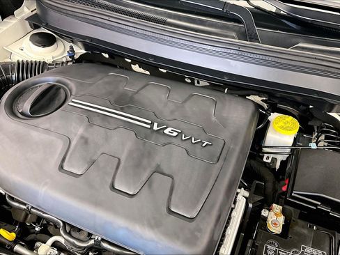 Used 2019 Jeep Cherokee Trailhawk w/ Cold Weather Group AWD/4WD image 32