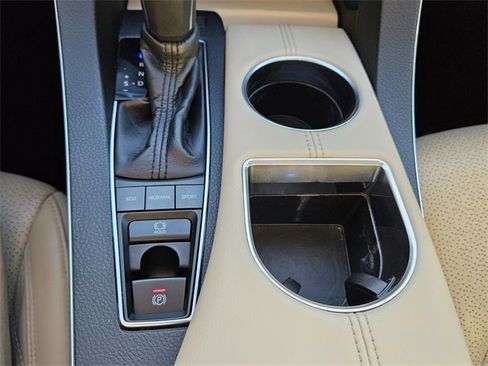 Used 2020 Toyota Avalon Limited image 21