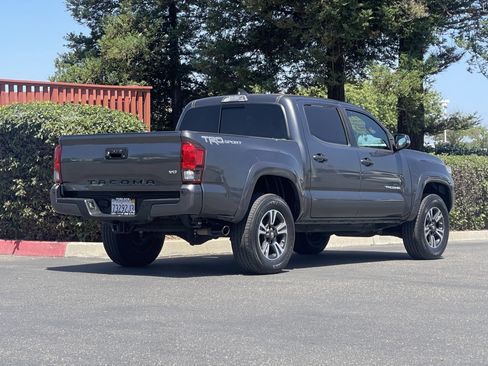 Used 2019 Toyota Tacoma TRD Sport w/ Technology Package RWD image 6