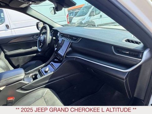 Used 2025 Jeep Grand Cherokee L Laredo AWD/4WD image 9