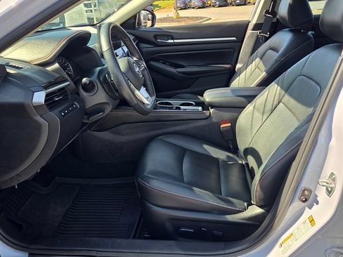 Used 2024 Nissan Altima 2.0 SR FWD image 5