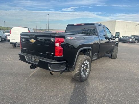 Used 2023 Chevrolet Silverado 2500 Custom w/ Custom Convenience Package image 8