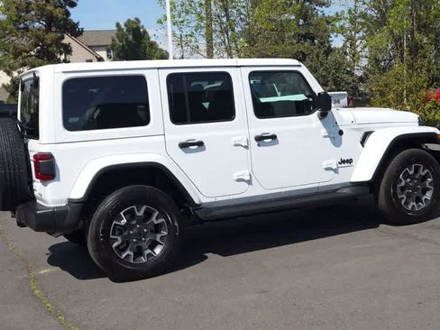 New 2026 Jeep Wrangler Unlimited Sahara AWD/4WD image 9
