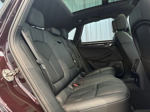 Used 2025 Porsche Macan image 23