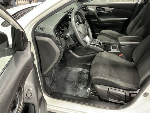 Used 2019 Nissan Rogue Sport S image 3