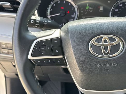 Used 2024 Toyota Highlander XLE FWD image 26