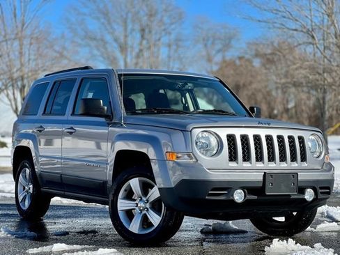 Used 2015 Jeep Patriot Latitude AWD/4WD image 3