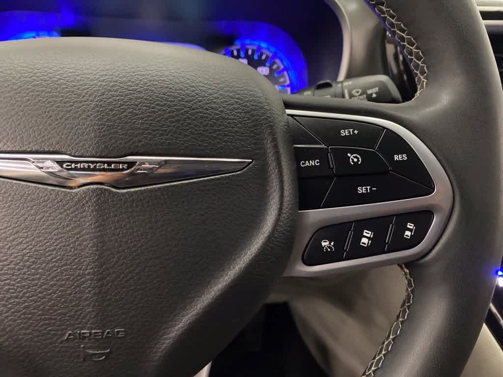 Used 2024 Chrysler Pacifica Touring-L FWD image 20