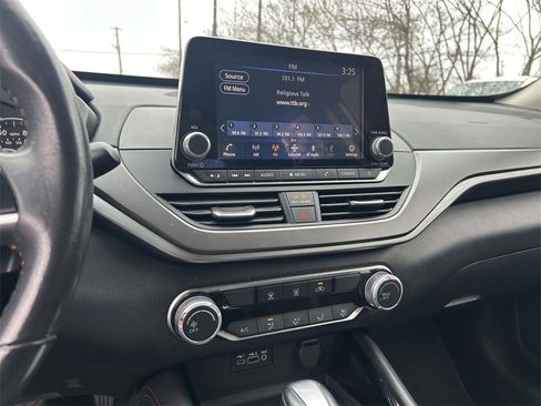 Used 2024 Nissan Altima 2.5 SR image 23