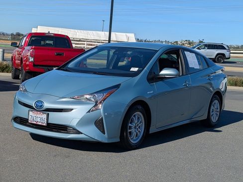 Used 2017 Toyota Prius Two image 11