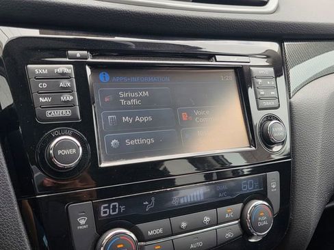 Used 2016 Nissan Rogue SL w/ SL Premium Package FWD image 17