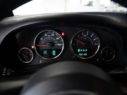 Used 2014 Jeep Wrangler Unlimited Rubicon w/ Connectivity Group AWD/4WD image 16
