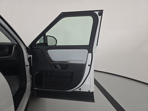 Used 2023 Rivian R1S Adventure AWD/4WD image 18