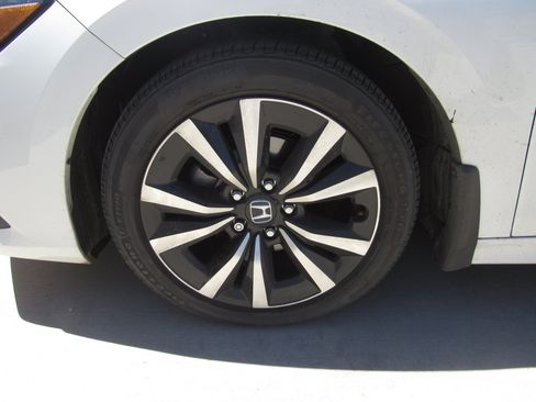 Used 2024 Honda Civic EX image 5