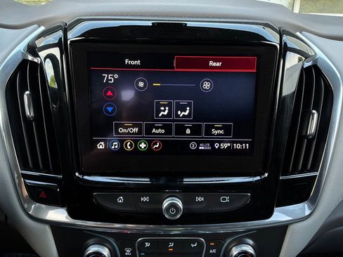 Used 2020 Chevrolet Traverse LT FWD image 34