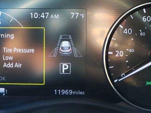 Used 2023 Nissan Kicks SR image 41